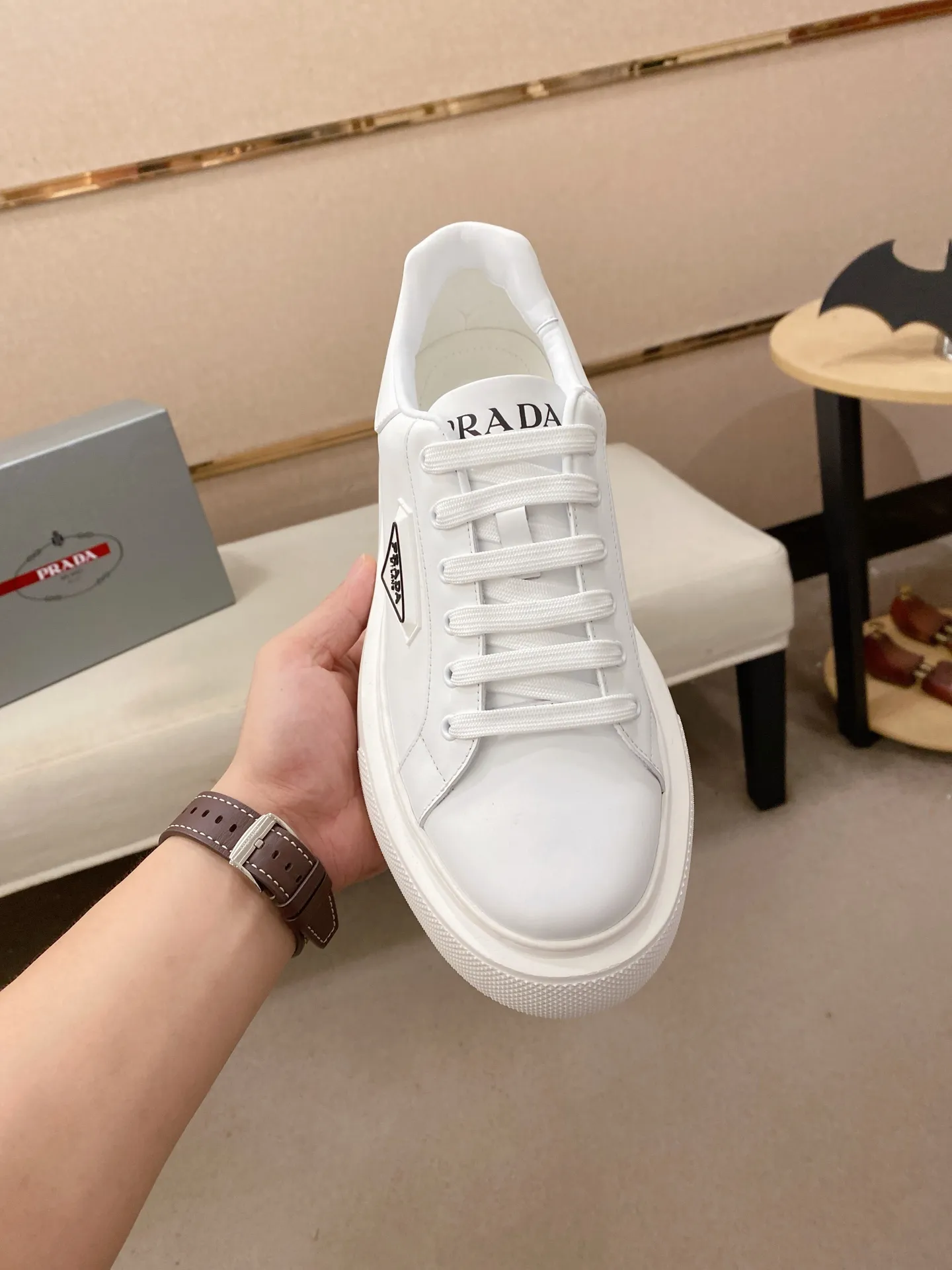 Men's shoes 💰 580💰 ✔️✔️✔️High version High-quality new PRADA (Prada) counters are launched simultaneously, new men's shoes, 😘fabrics are selected from first-layer cowhide fabrics. Lining: Imported cowhide leather lining. 👍🏿High-end☄️Open-molded non-slip rubber outsole, exquisite lines, simple and elegant, comfortable and high-end for leisure travel. Code number: 38 to 45